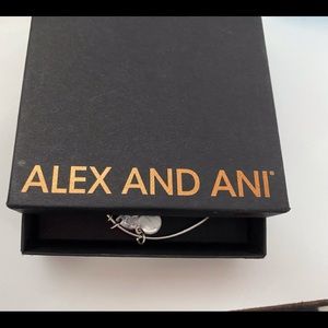 Charm bangle support the troops